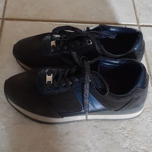 Tommy Hilfiger walking shoes size 9